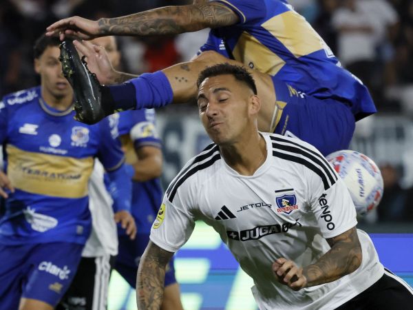 Javier Correa es blanco de las críticas de los hinchas de Colo Colo