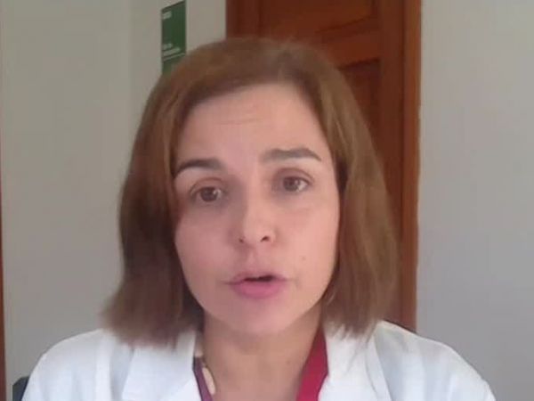 Psiquiatra sobre prohibición de celulares en salas de clases