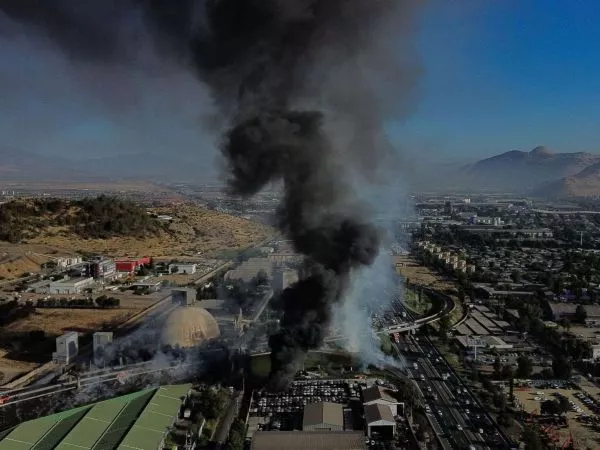 Incendio y explosión en Renca.