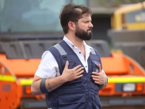 Bono a presidente Boric