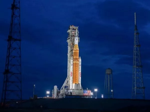 Cohete Artemis II SLS