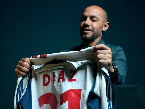 Marcelo Díaz jugando por la Universidad de Chile