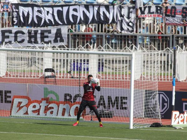 Lienzos en el calentamiento de Colo Colo previo al partido ante O'Higgins