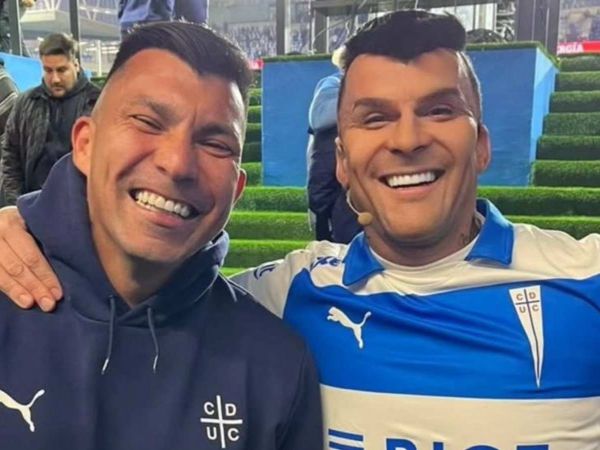 Gary Medel con Stefan Kramer en la inauguración del Claro Arena