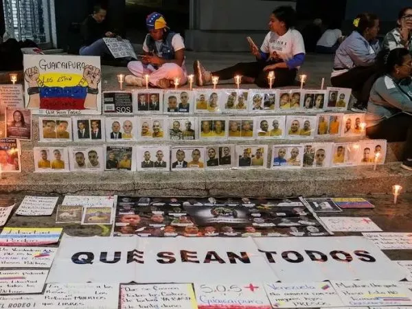 Familiares de reos políticos a la espera de ser liberados por el chavismo