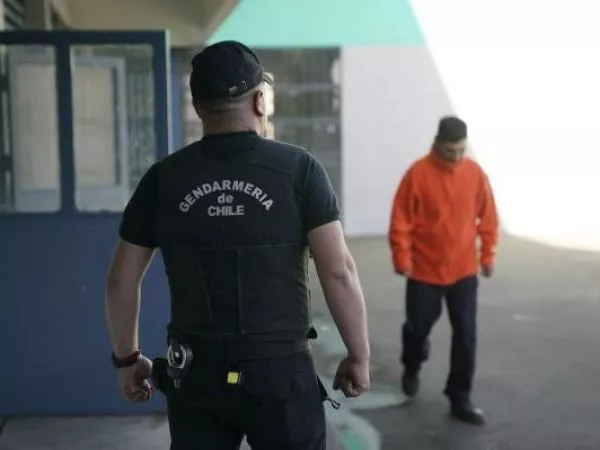 FOTOS | Así es el uniforme obligatorio para internos de máxima seguridad en Chile