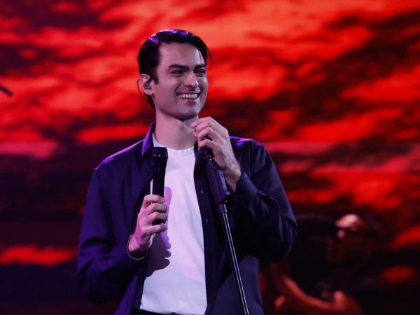 Matteo Bocelli presentándose en el Festival de Viña 2026