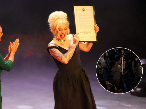 Manifestación marca el nombramiento de Mon Laferte como Hija Ilustre de Viña del Mar