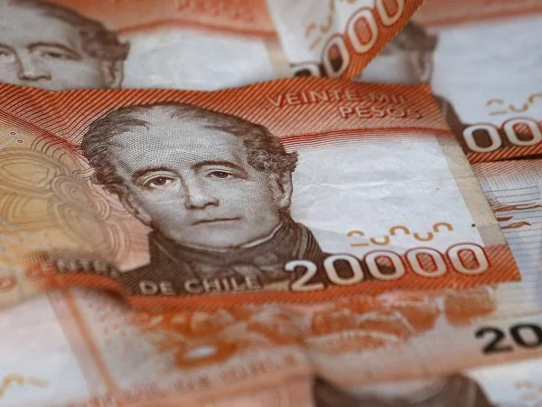 Billetes de 20 mil pesos. Foto referencial de los pagos del Bono al Trabajo de la Mujer (BTM)