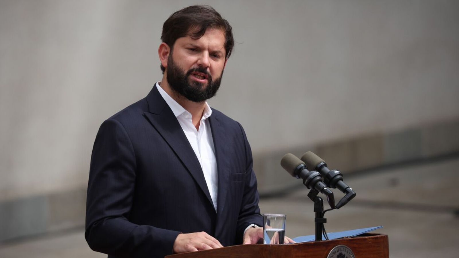 Gobierno chileno pide "detener la violencia" y afirma estar en contacto con embajadas