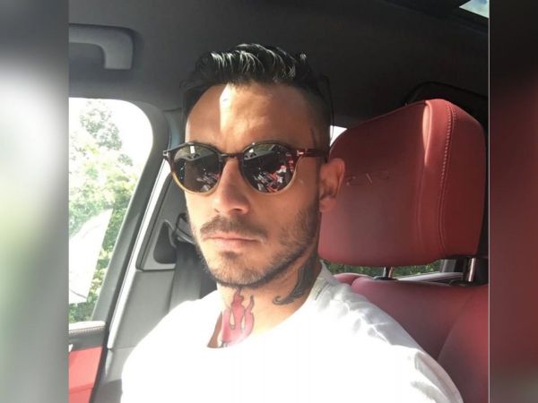 Mauricio Pinilla tomándose una selfie
