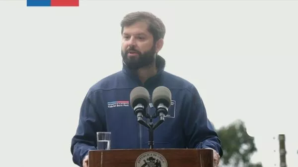 Boric inicia año escolar desde Juan Fernández y recuerda a víctimas del 27F