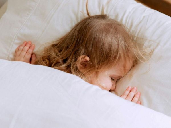 ISP emite alerta por aumento de consumo de melatonina en niños. Foto referencial.