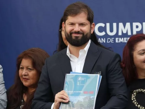 Presidente Gabriel Boric por cumplimiento de plan habitacional.