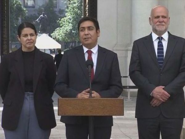 Subsecretario Ramos sale de La Moneda