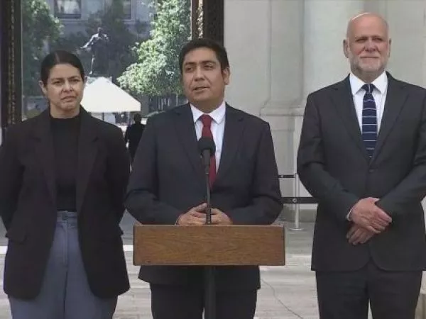 Subsecretario Ramos sale de La Moneda