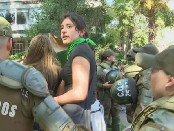 Protesta en colegio donde Presidente Kast inaugurará el año escolar