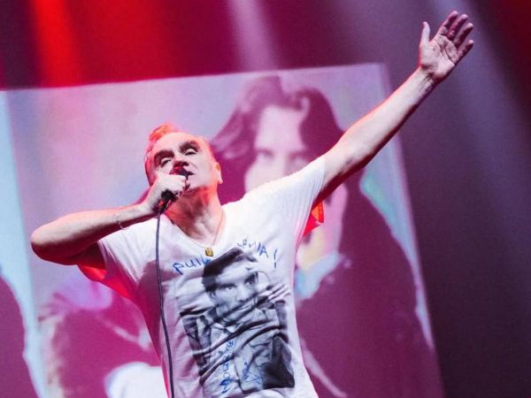 Morrissey dando un concierto
