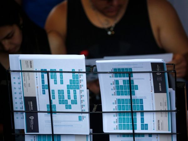 Estudiantes universitarios en feria