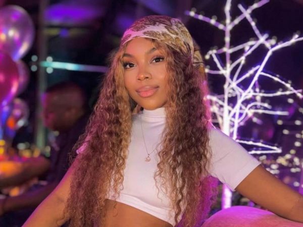 La influencer colombiana Carol The Warrior posando para una foto