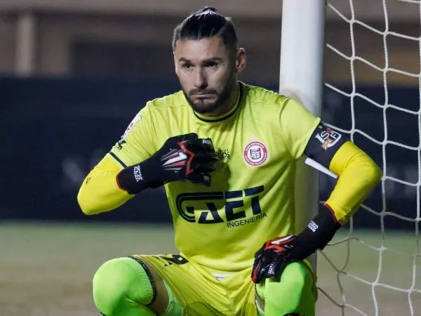 Paulo Garcés jugando para Unión San Felipe en Primera B