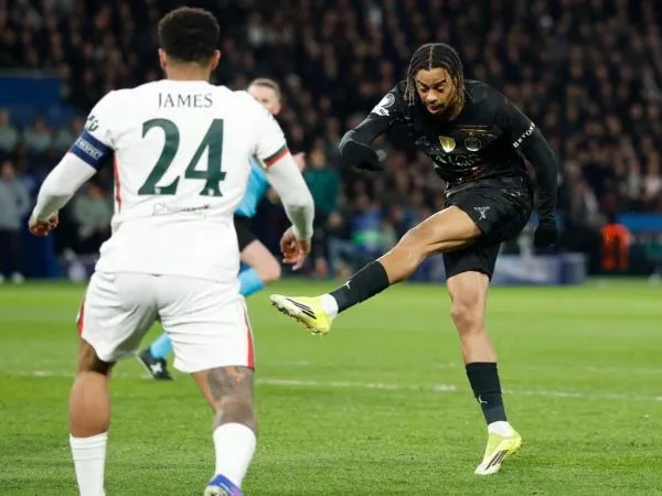 PSG enfrentándose a Chelsea por la ida de los octavos de final de la Champions League
