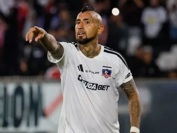 Arturo Vidal jugando ante Huachipato en el Estadio Monumental