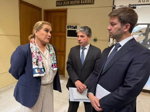 Bancada UDi anuncia inédita interpelación a ministros de Hacienda y Vivienda