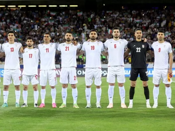 Plantel de la selección de Irán previo a un partido