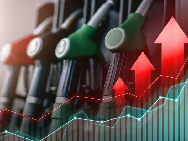 Cuánto costarían las bencinas con y sin el Mepco