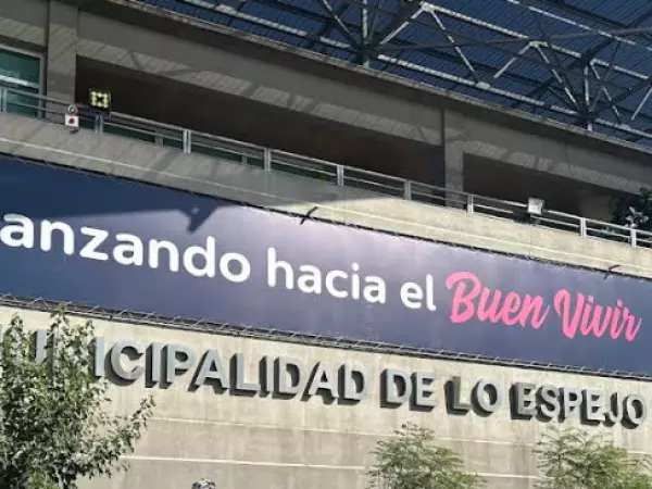 Municipalidad de Lo Espejo despide a 40 funcionarios viajaron fuera de Chile estando con licencia