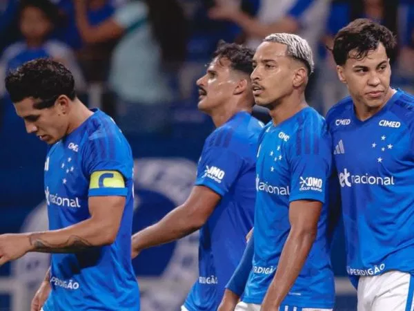 Plantel de Cruzeiro jugando el Brasileirao