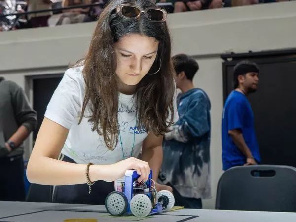 Fundación Mustakis abre talleres gratuitos de ciencia 2026.