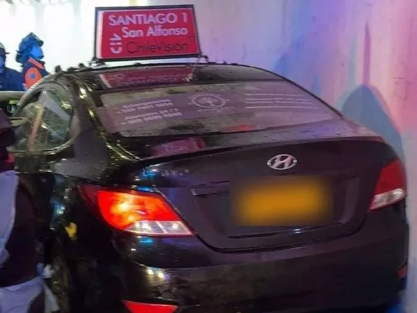 Choque frontal en La Cisterna deja un taxista muerto y dos heridos graves