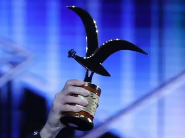 Reconocida cantante internacional revela la razón por la que se bajó de Viña 2026