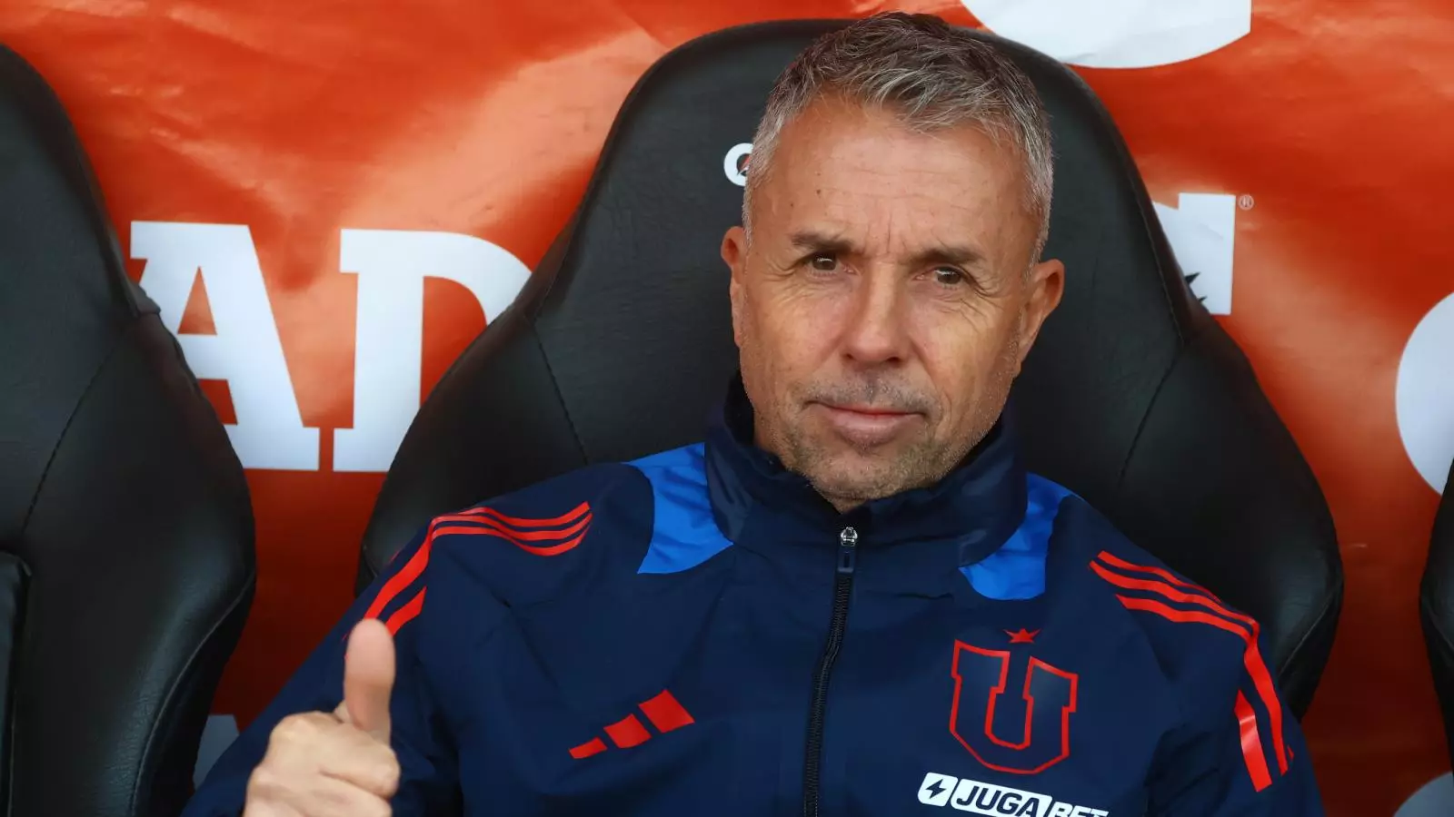 Gustavo Álvarez dirigiendo a la Universidad de Chile