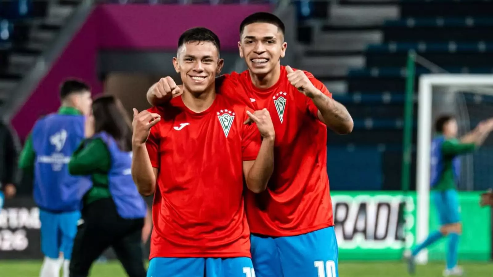 Jugadores de Santiago Wanderers celebrando un triunfo en la Copa Libertadores Sub 20