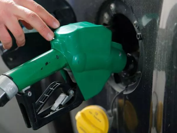 Bencinas sufrirán fuerte alza esta semana