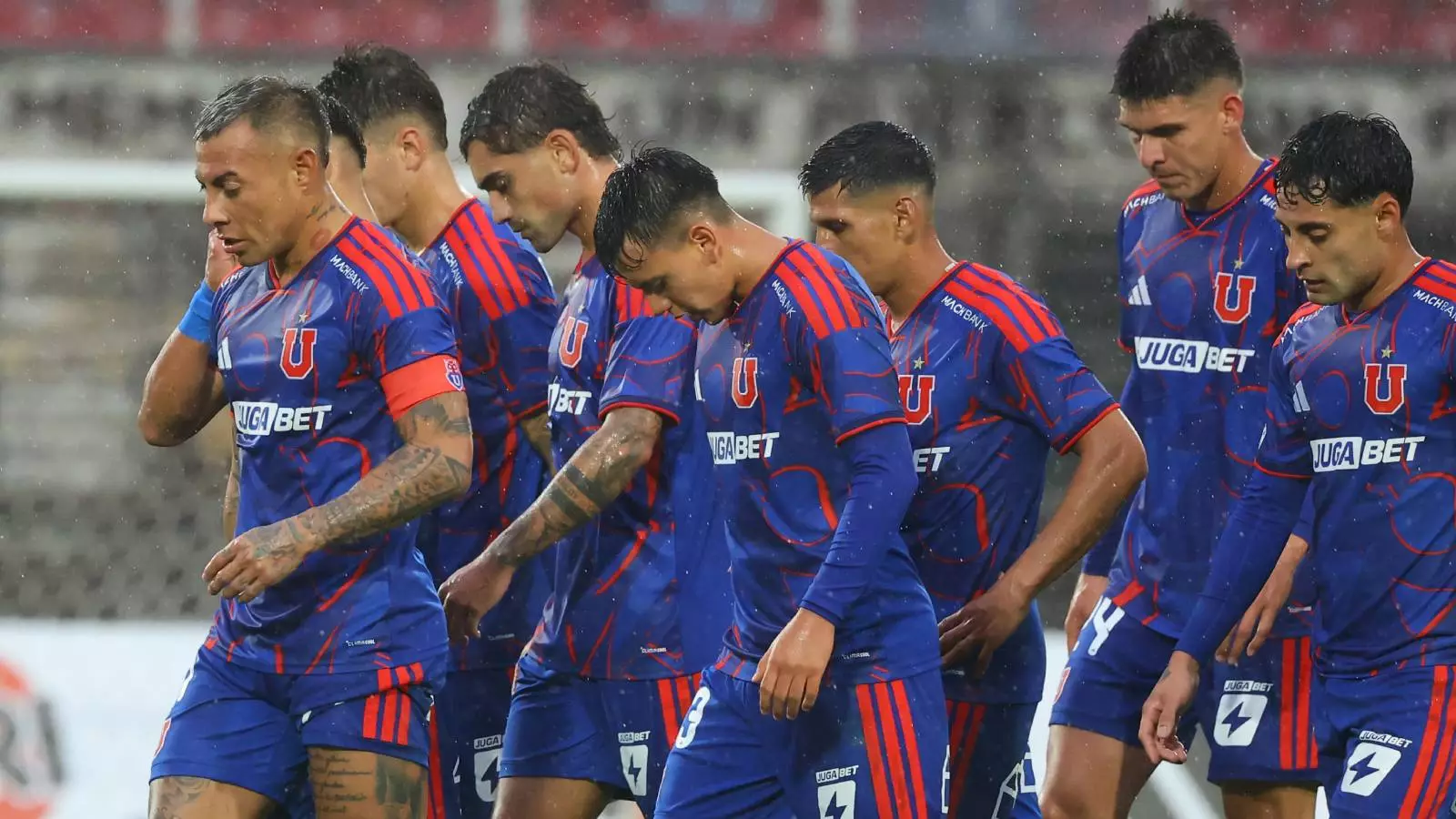 Plantel de la Universidad de Chile cabizbajo