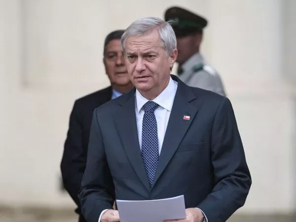 Presidente Kast defiende alzas a las bencinas