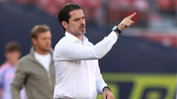 Fernando Gago dirigiendo a la Universidad de Chile