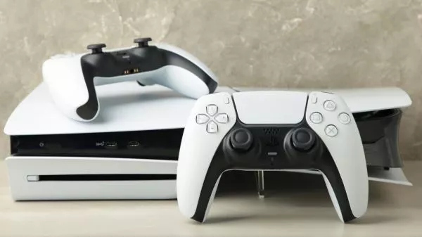 Consola PlayStation 5 con su control