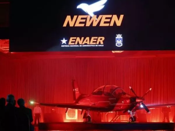 avión de instrucción T-40 Newen