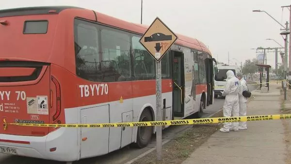 Carabinero de civil abatió a delincuente que lo asaltó dentro de micro en La Granja