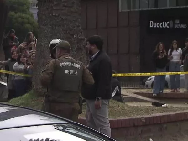 Hay un estudiante detenido: Aviso de bomba obligó a evacuar sede del Duoc UC de Valparaíso