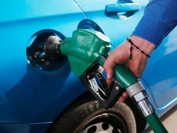 Cuánto subirían las bencinas en Chile esta semana