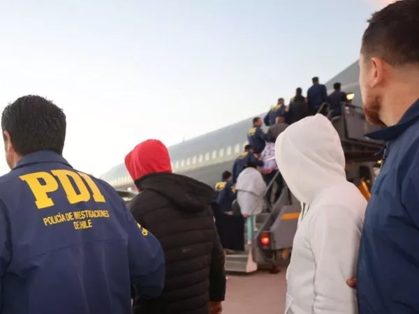 Gobierno anuncia lista quincenal de expulsiones tras primer vuelo con 40 migrantes deportados