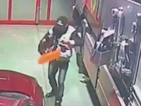 Delincuente roba herramientas a Bomberos de Lota