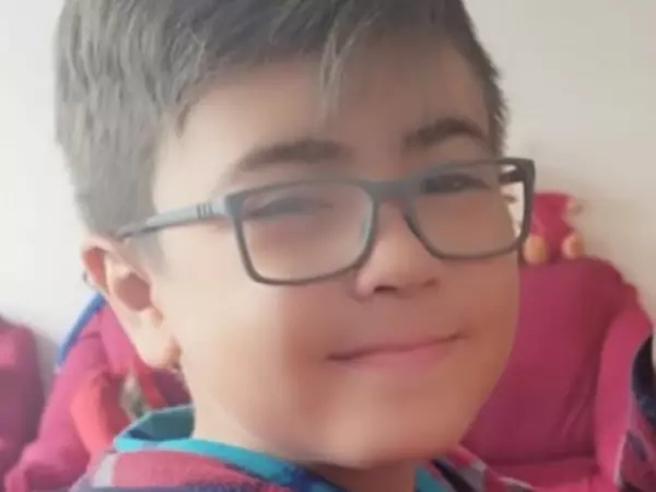 Familia denuncia que niño murió tras comer hamburguesa en local de comida rápida en Curanilahue