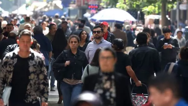 Solo el 27% en Chile reconoce que puede ahorrar todos los meses según estudio